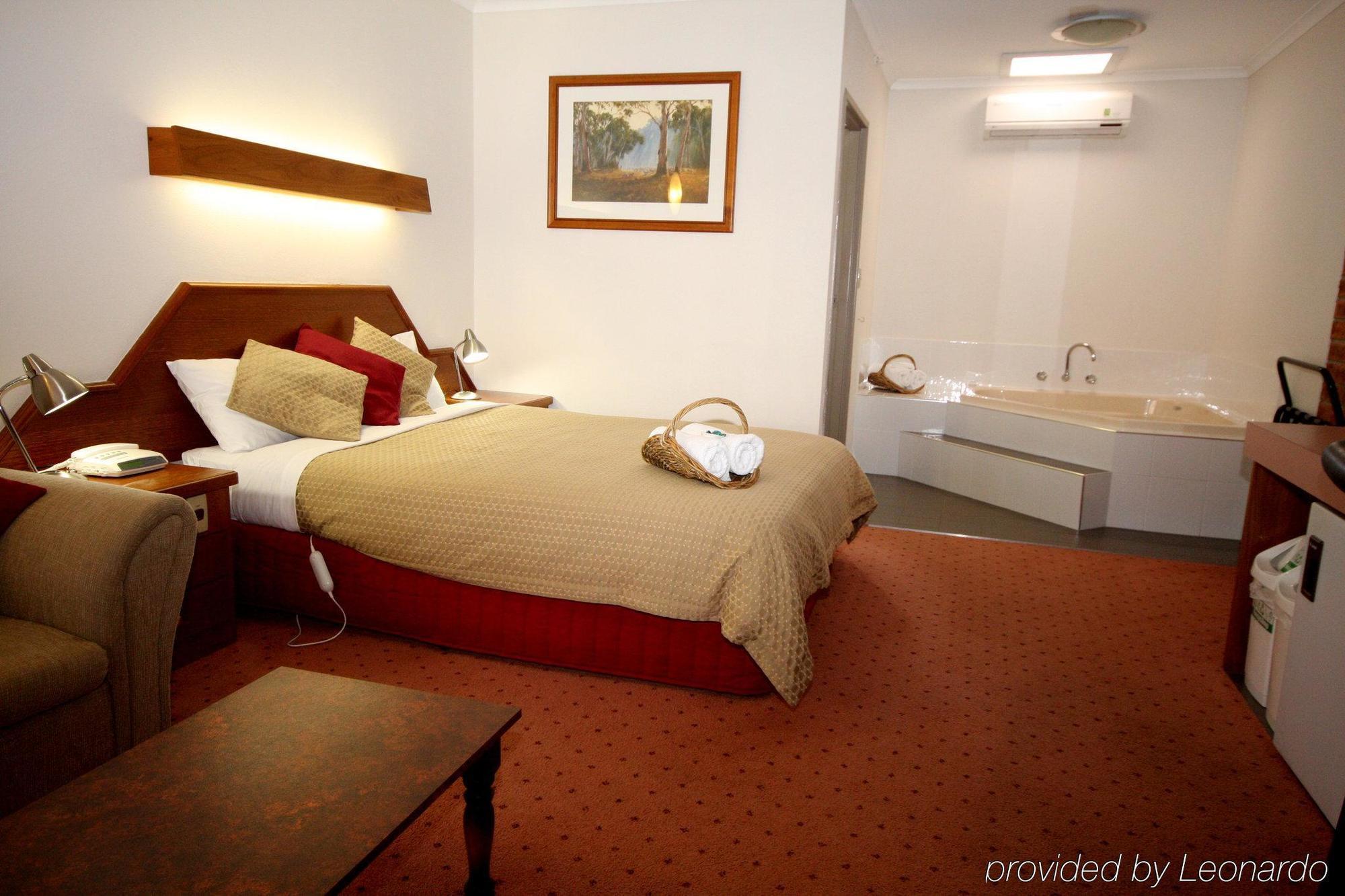 Wine Village Motor Inn Rutherglen Room photo