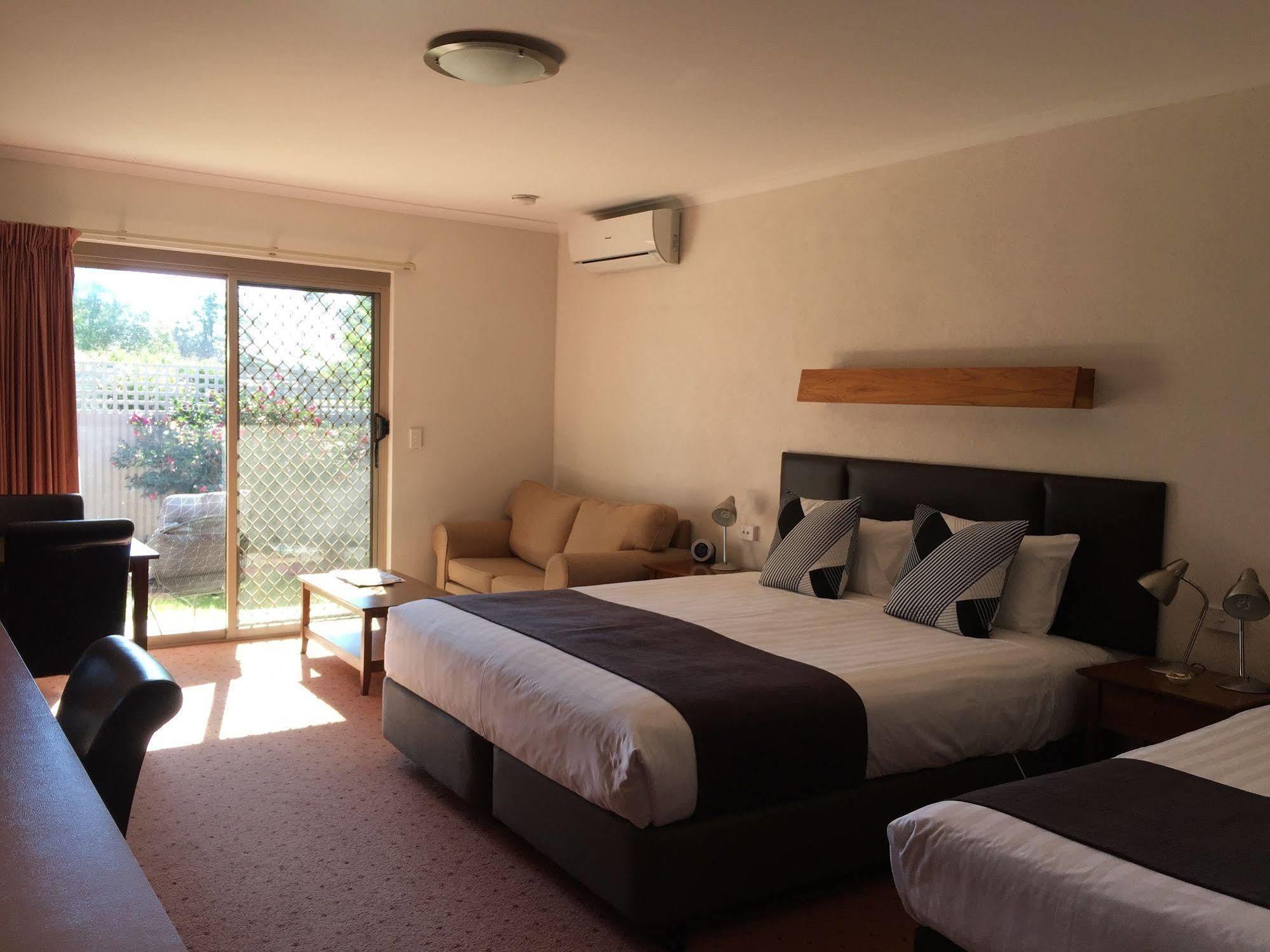 Wine Village Motor Inn Rutherglen Exterior photo